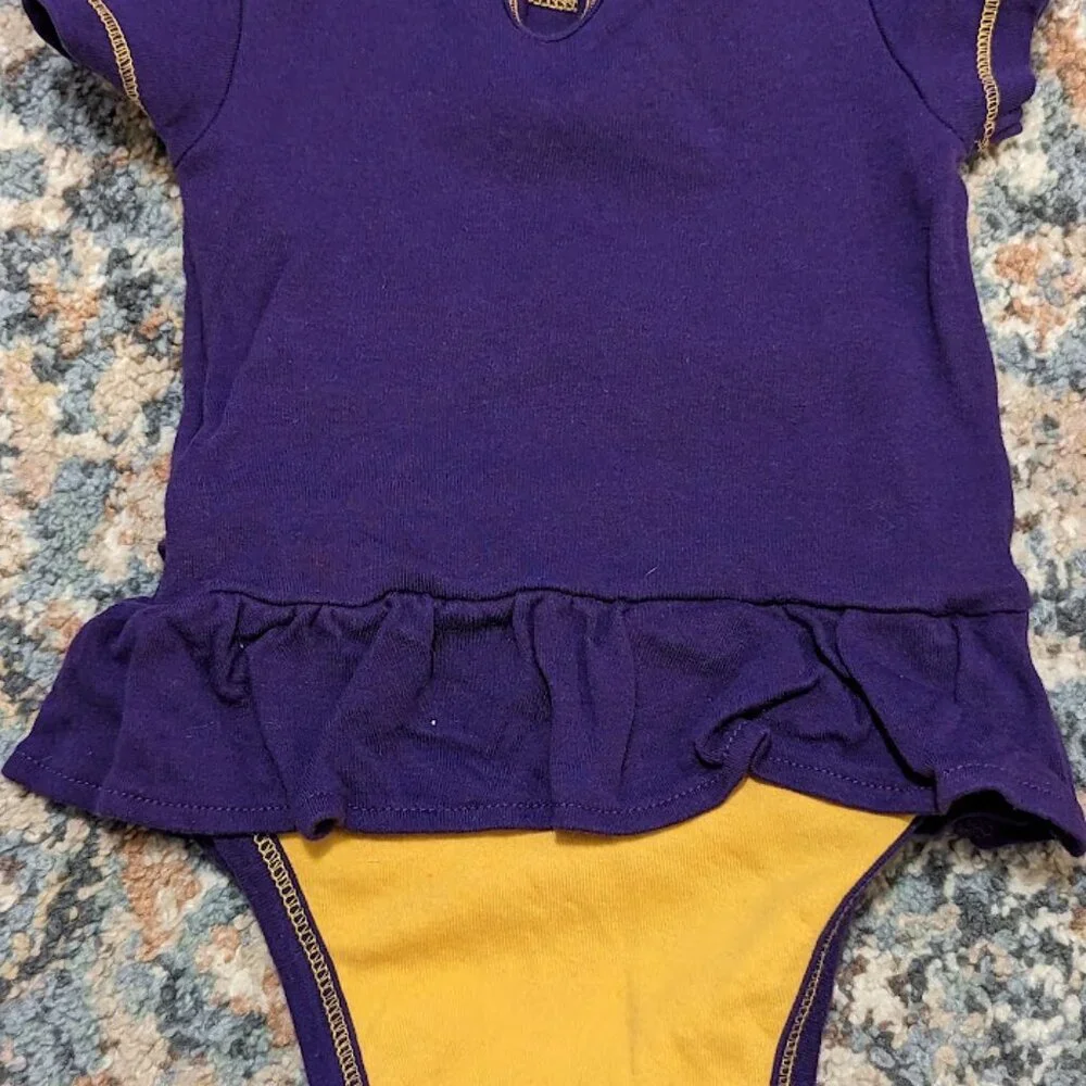 Baby Onesie NFL Minnesota Vikings love purple and yellow size 6-9 months